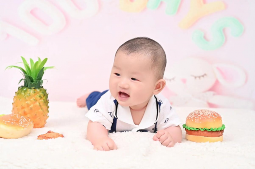 河间宝宝在妈妈肚子里